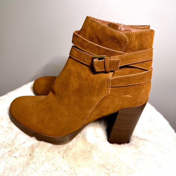 A New Day faux suede ankle boot. NWT - Picture 4 of 5